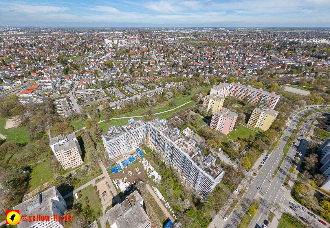 21.04.2023 - Baustelle Fassadensanierung am Karl-Marx-Ring 11-21 in Neuperlach